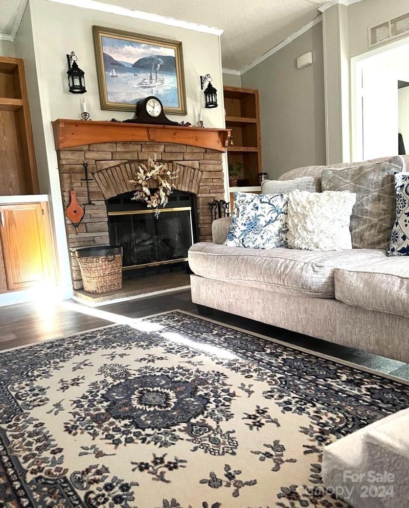 3348 Falling Creek Rd, Hickory, NC 28601