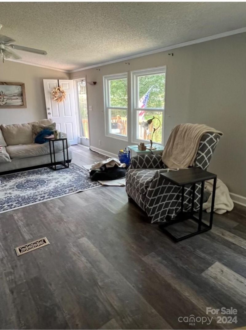 3348 Falling Creek Rd, Hickory, NC 28601