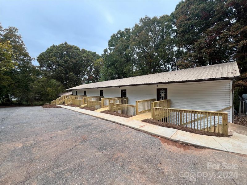 1090 7th Ave NW, Hickory, NC 28601