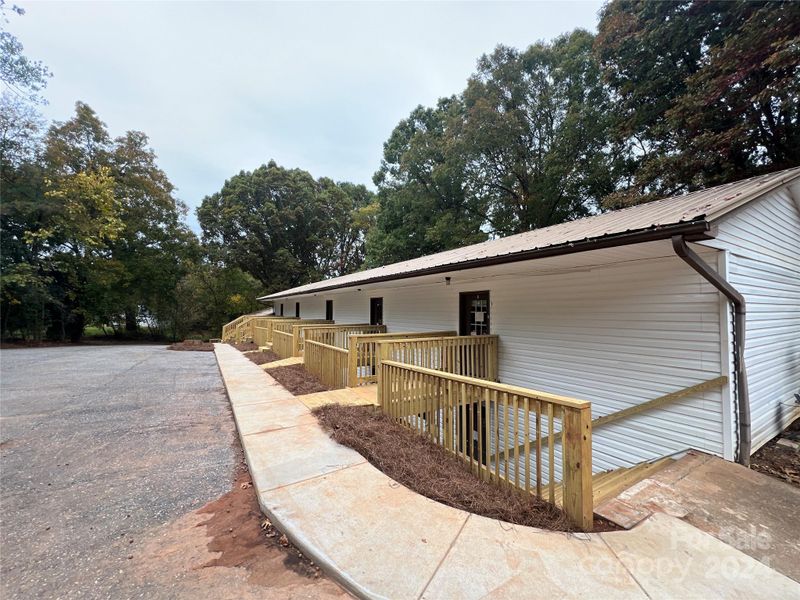 1090 7th Ave NW, Hickory, NC 28601