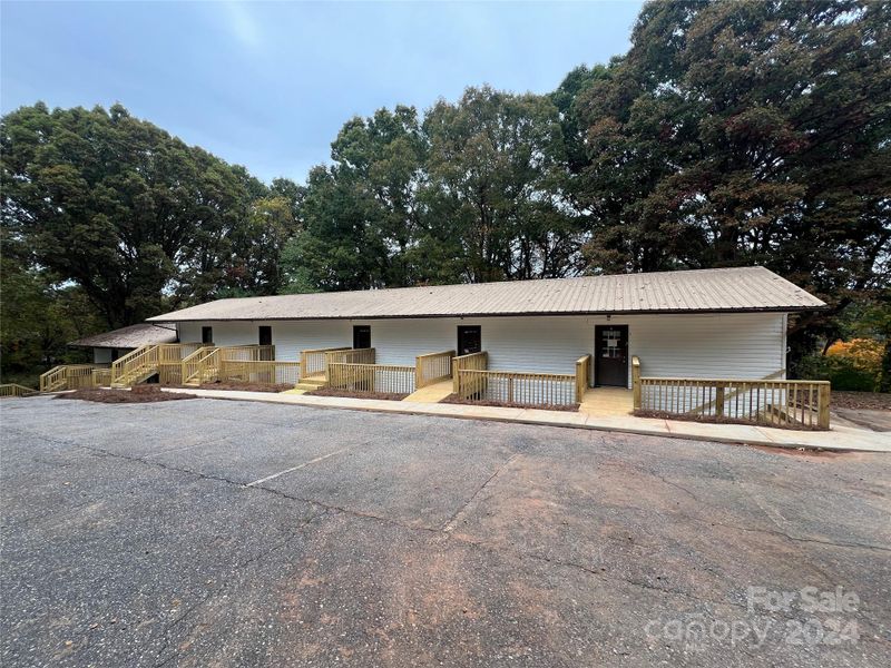 1090 7th Ave NW, Hickory, NC 28601