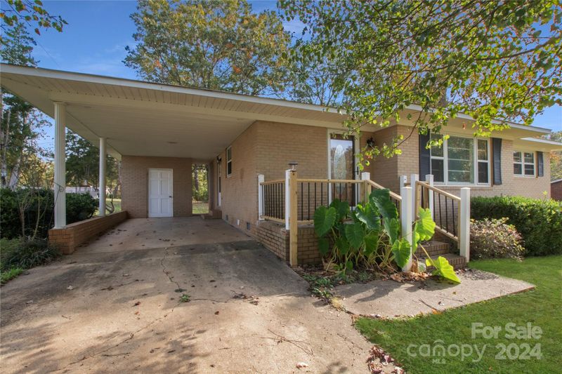 1553 University Park Dr, Lancaster, SC 29720