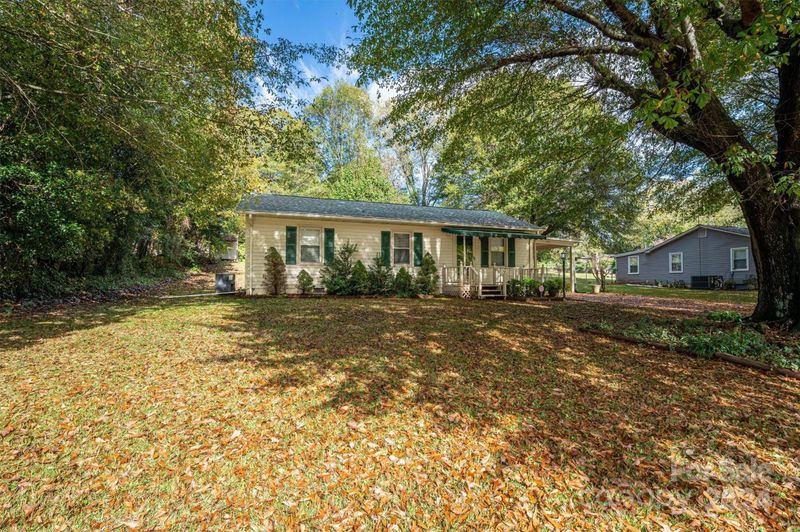 1405 NE 16th Ave NE, Hickory, NC 28601