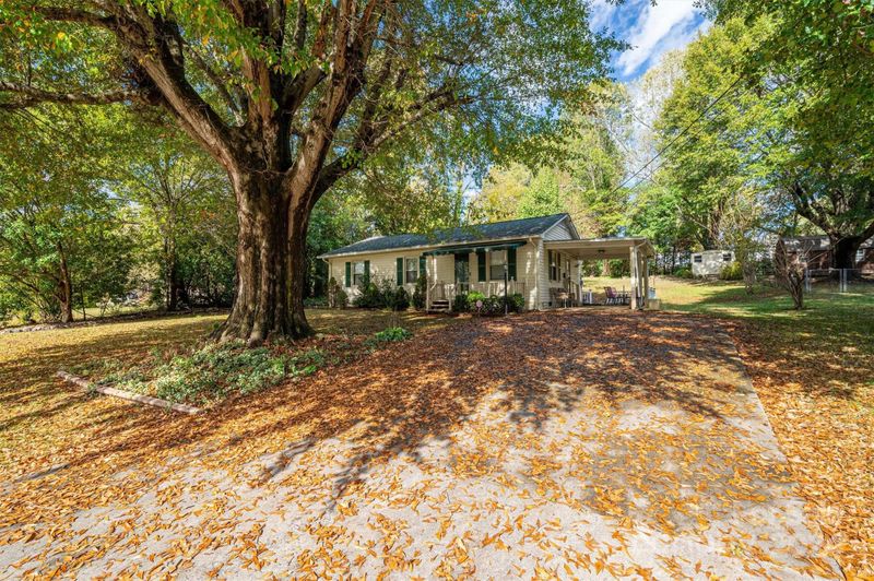 1405 NE 16th Ave NE, Hickory, NC 28601