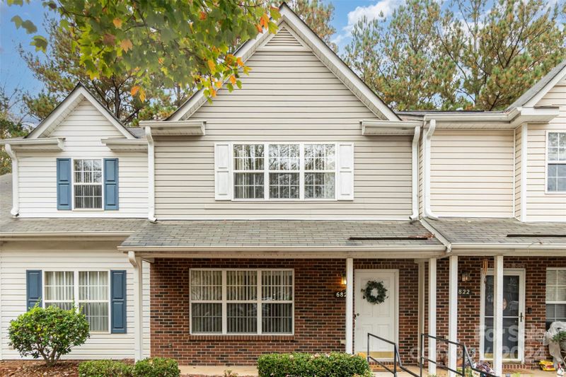 6826 Cypress Tree Ln, Charlotte, NC 28215