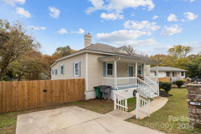 301 S Crigler St, Charlotte, NC 28208