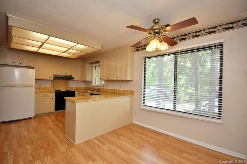 8407 Rittenhouse Cir, Charlotte, NC 28270