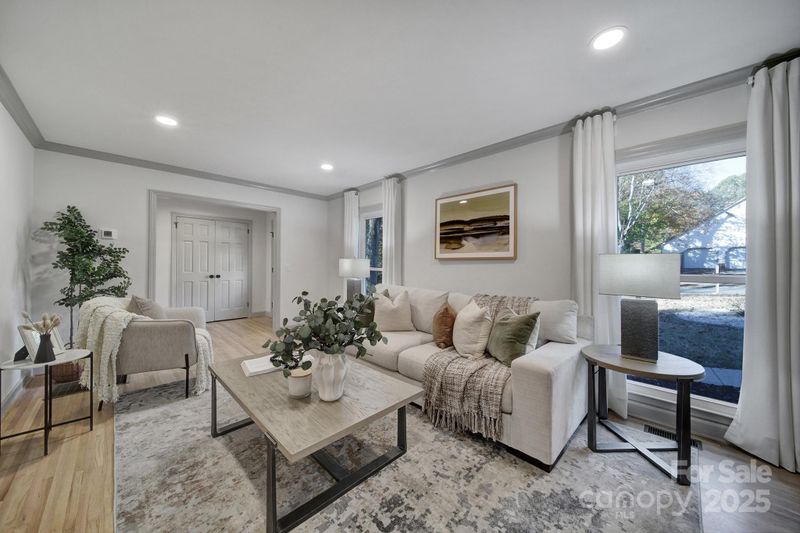 6728 Rocky Falls Rd, Charlotte, NC 28211