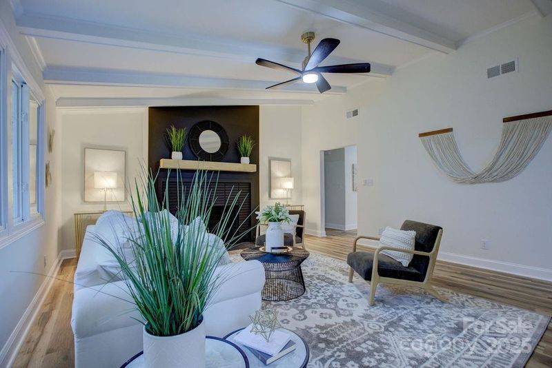 1033 Dooley Dr, Charlotte, NC 28227