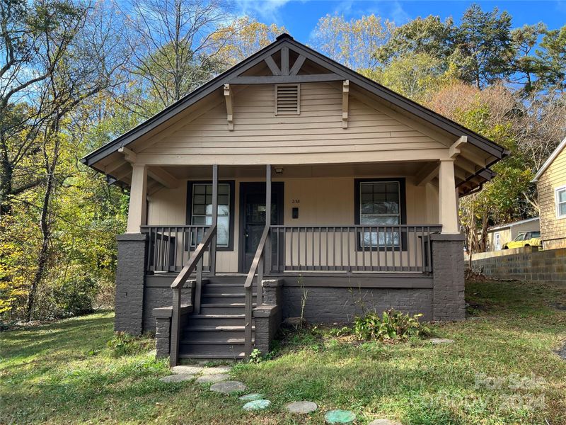 238 7th St SE, Hickory, NC 28602