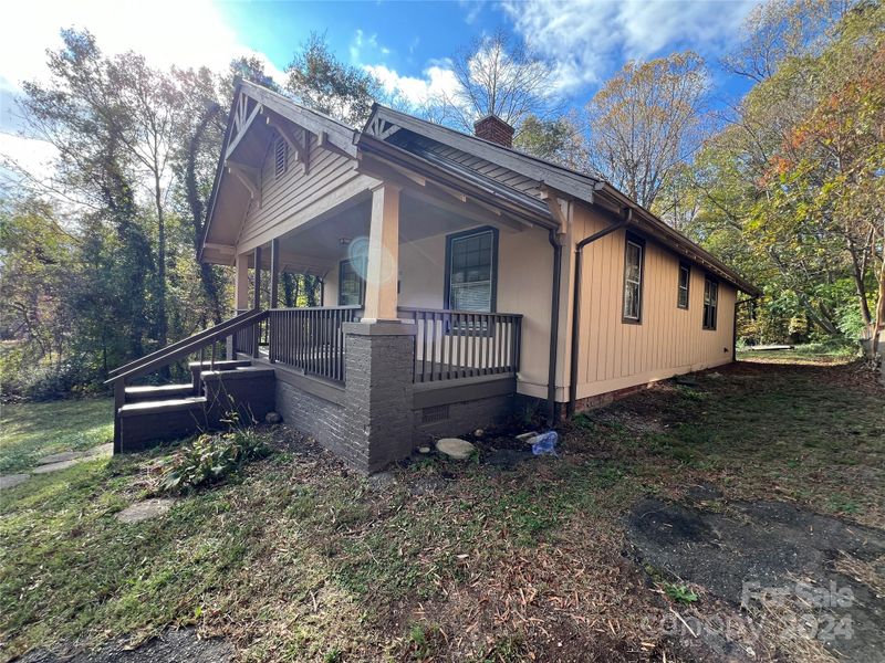 238 7th St SE, Hickory, NC 28602
