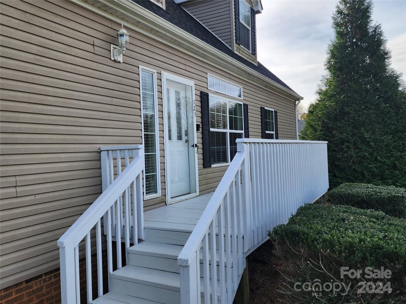 129 Burning Ln, Stony Point, NC 28678