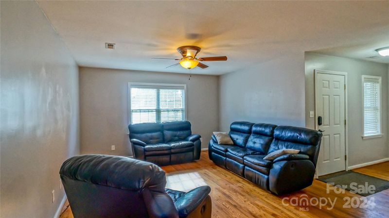 3828 16th St NE, Hickory, NC 28601