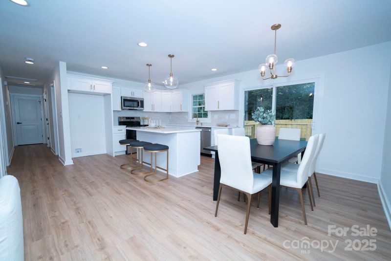 4039 Uppergate Ln, Charlotte, NC 28215