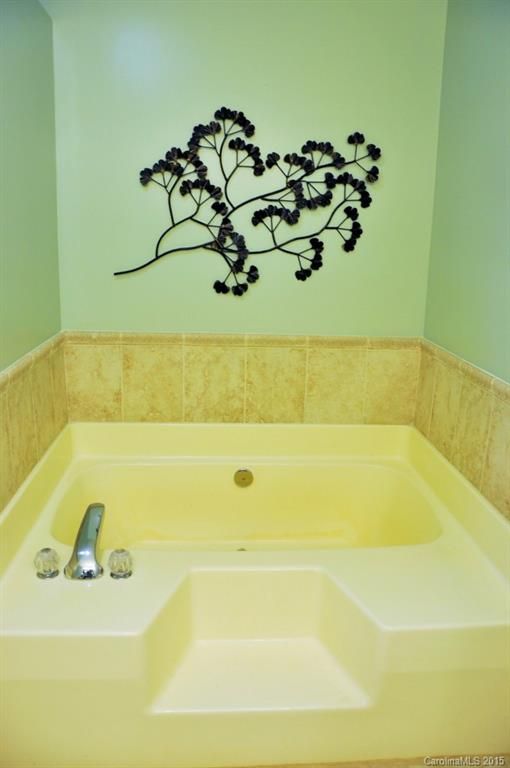 2917 Summerland Dr, Matthews, NC 28105