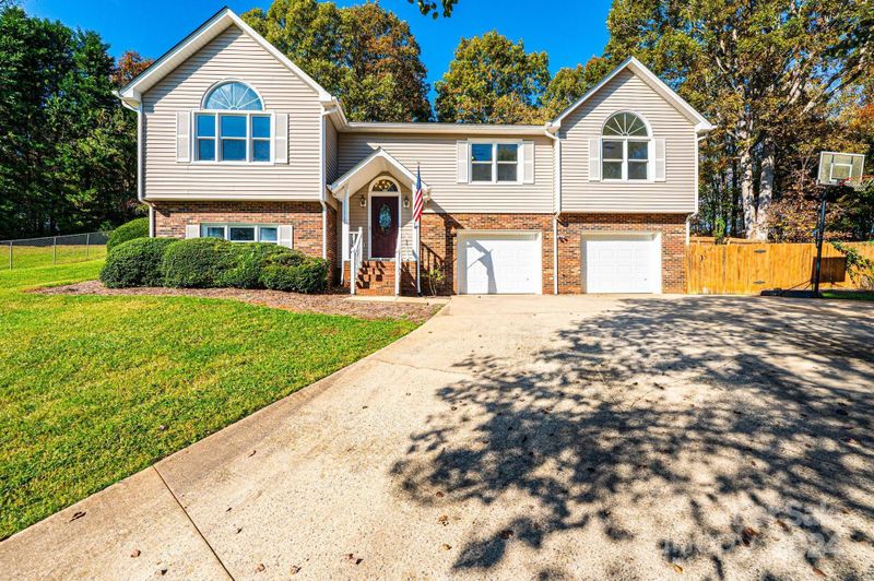 4189 Hemingway Dr, Hickory, NC 28601