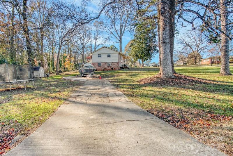 8905 Longview Dr, Charlotte, NC 28214