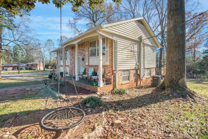 8905 Longview Dr, Charlotte, NC 28214