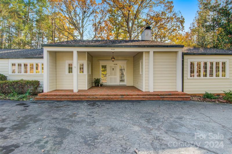 559 11th Avenue Cir NW, Hickory, NC 28601