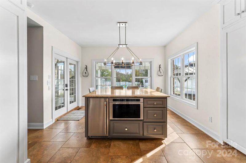 1070 James Farm Rd, Hickory, NC 28602