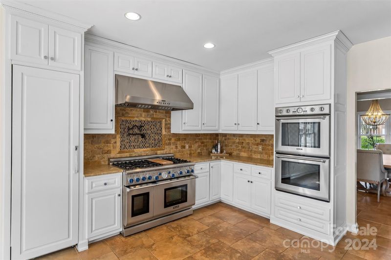 1070 James Farm Rd, Hickory, NC 28602