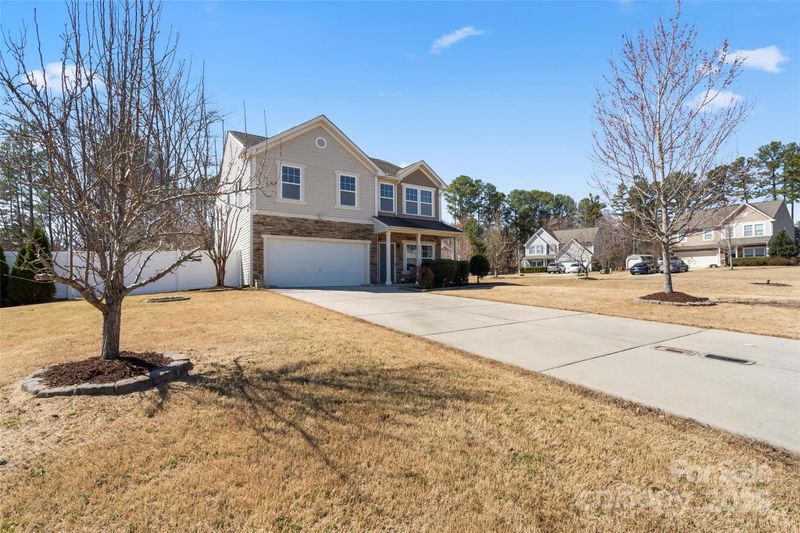 8007 April Ln, Matthews, NC 28104