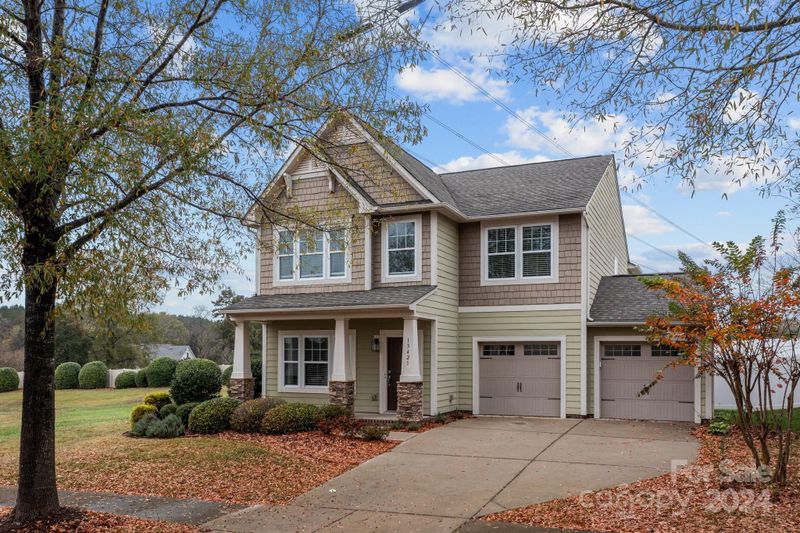 13421 Pierre Reverdy Dr, Davidson, NC 28036