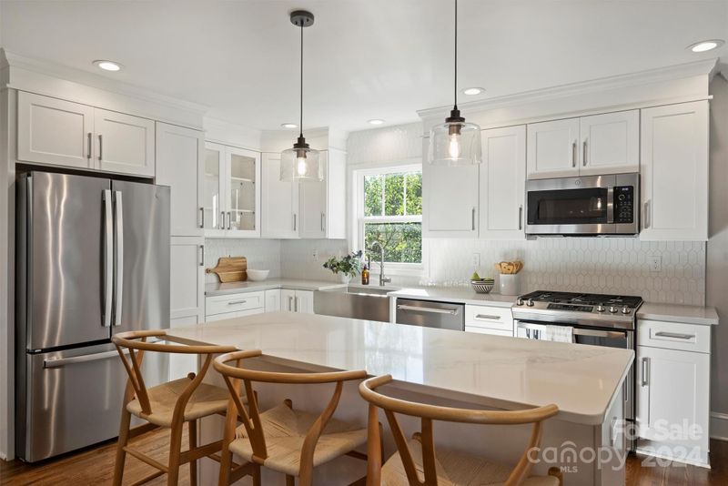 1424 Ivey Dr, Charlotte, NC 28205