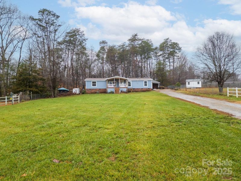 5112 Green Leaf Ct, Mount Holly, NC 28120