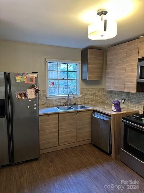 1942 Longleaf Dr, Charlotte, NC 28210