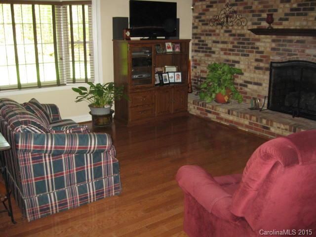 635 Miles Rd, Dallas, NC 28034