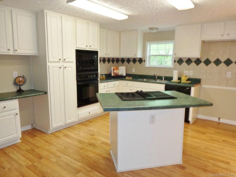 140 Glenwood Dr, Concord, NC 28025