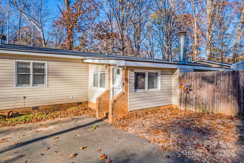 465 Lakedale Dr, Clover, SC 29710