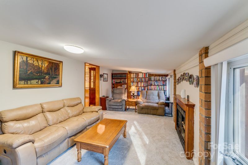 465 Lakedale Dr, Clover, SC 29710