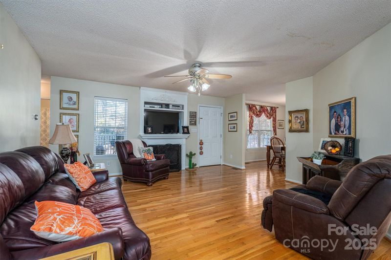 1335 Huckleberry Dr, Lincolnton, NC 28092