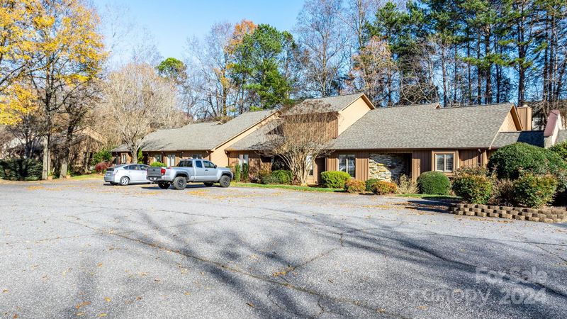 1623 12th St NE, Hickory, NC 28601