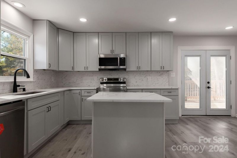 7704 Cedar Bluff Ln, Charlotte, NC 28227