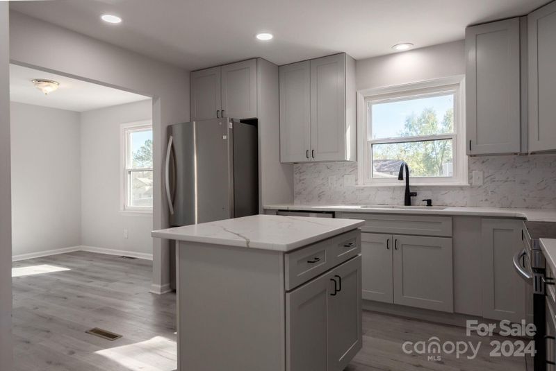 7704 Cedar Bluff Ln, Charlotte, NC 28227