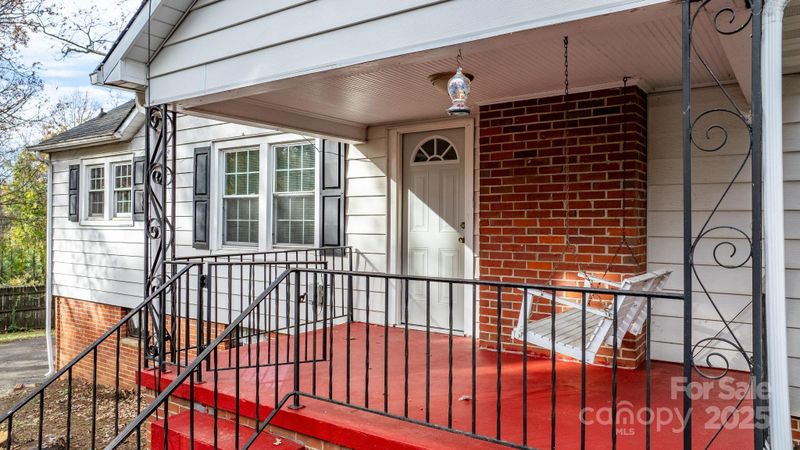 1235 10th St NE, Hickory, NC 28601
