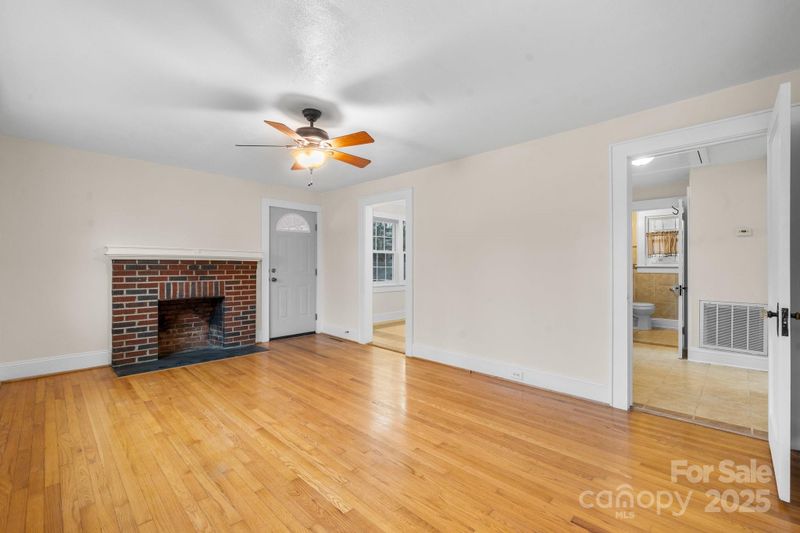 1235 10th St NE, Hickory, NC 28601