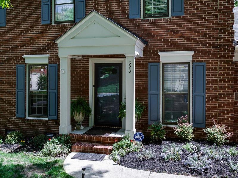 320 Foxfield Ln, Matthews, NC 28105