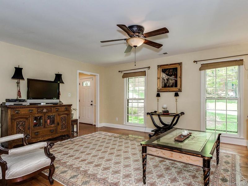 320 Foxfield Ln, Matthews, NC 28105