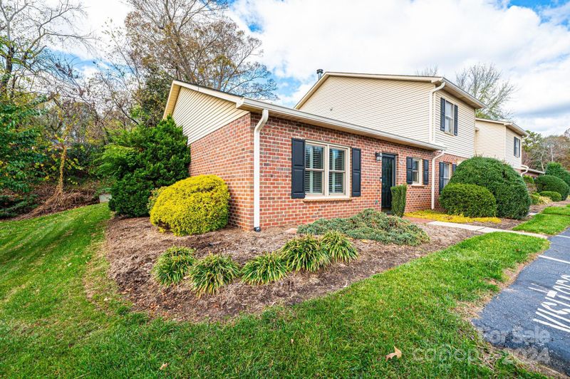 741 21st Ave NE, Hickory, NC 28601