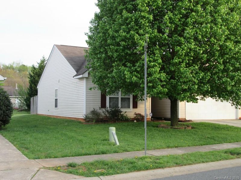 730 Almora Dr, Charlotte, NC 28216