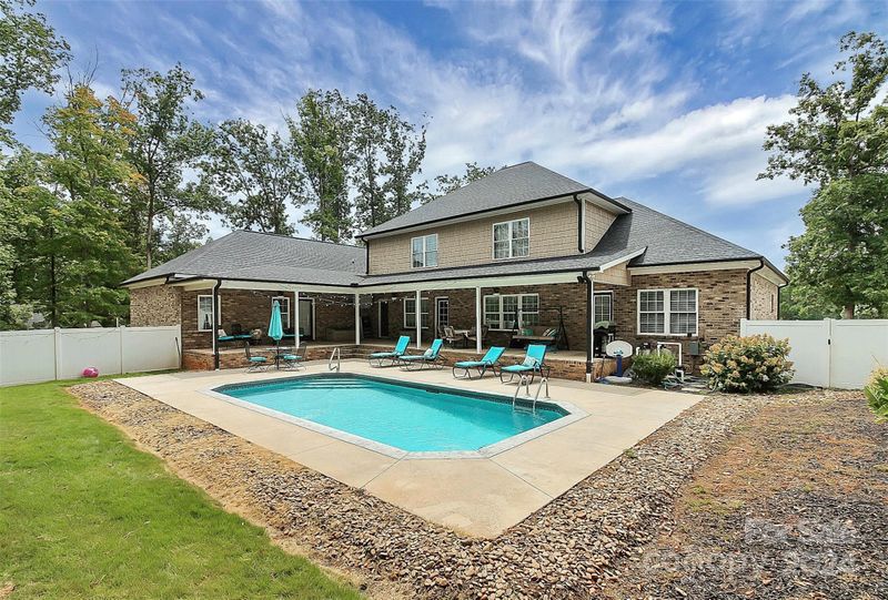 1521 Avalon Oaks Ct, Dallas, NC 28034
