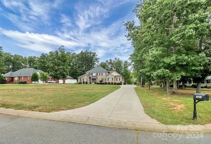 1521 Avalon Oaks Ct, Dallas, NC 28034