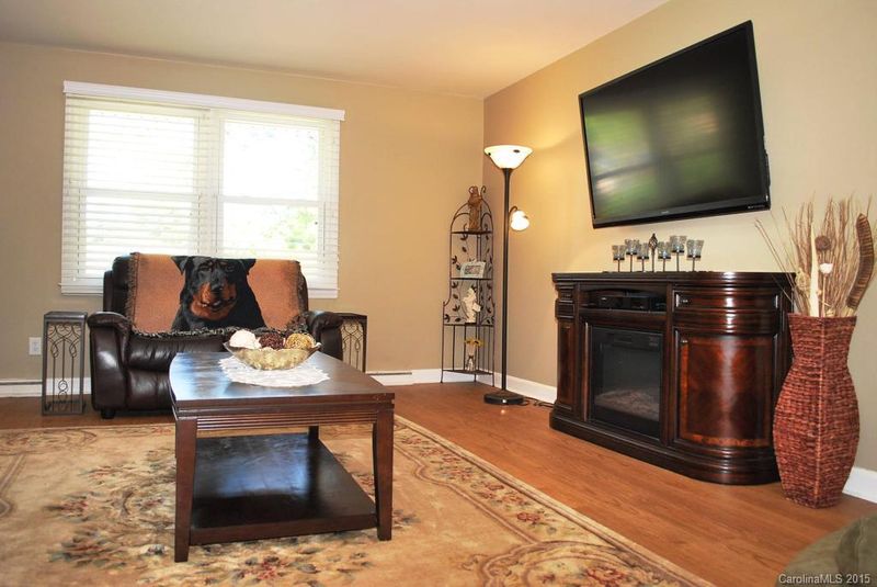 3865 Stonehaven Dr, Charlotte, NC 28215