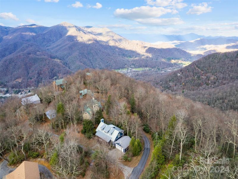 12 Belisle Ln, Maggie Valley, NC 28751
