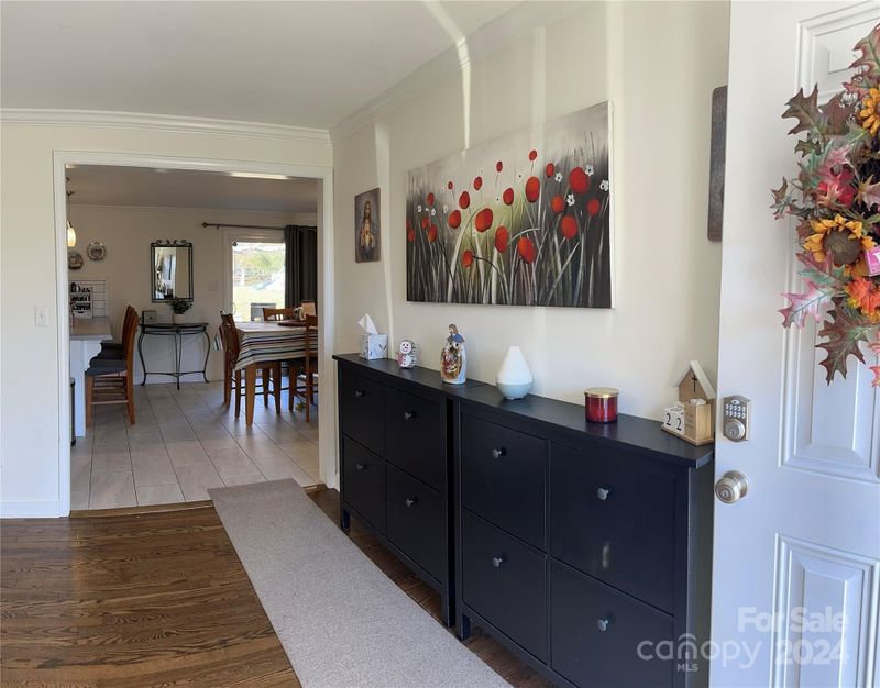 2002 34th Avenue Dr NE, Hickory, NC 28601