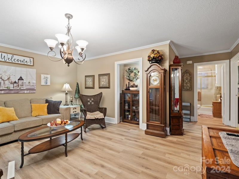 4356 Charles Raper Jonas Hw, Alexis, NC 28006